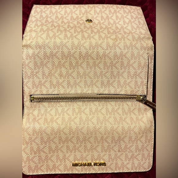 UC Michael Kors Light Blush Crossbody and Wallet 2-piece Set - Picture 8 of 12